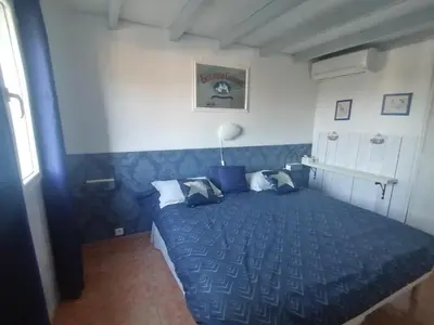 a bedroom with a blue bed in a room at Le Tavan in Crillon-le-Brave