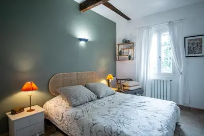 a bedroom with a bed and a window at Le Mas de Jalique - Isle-sur-la-Sorgue in LʼIsle-sur-la-Sorgue
