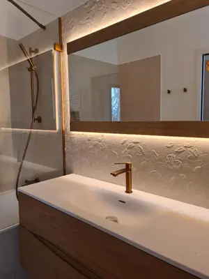 a bathroom with a sink and a mirror at Villa de luxe en Luberon - Piscine chauffée in Puget