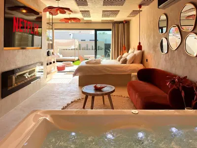 a living room with a tub and a bedroom at Love in L'Isle/Sorgue L'Aurore in LʼIsle-sur-la-Sorgue