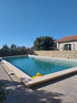 a yellow rubber duck in a swimming pool at Gîte Bienvenue Chez Nous in Ménerbes