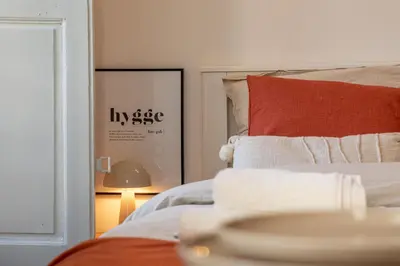 a bedroom with a bed and a table with a lamp at Superbe appartement rénové et cosy à 10mn de Saint-Rémy de Provence in Noves