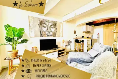 a room with a living room with a tv at *Le Sahara*Hyper Centre*Wifi* in Salon-de-Provence