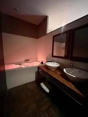 a bathroom with two sinks and a bath tub at UN MOMENT SUSPENDU in Aix-en-Provence